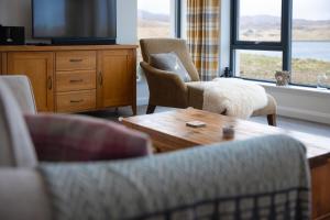 Luxury Isle of Lewis Retreat with Sea Loch Views