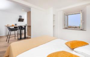 SoHo apartment on the waterfront