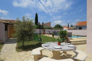 Villa familiale piscine privée 6 personnes Proche plage 6PC7