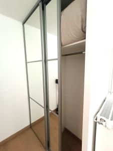 Disney T3 LUXE neuf 6P 2 ch 2 salle de bain parking privé en sous sol lit bébé C105