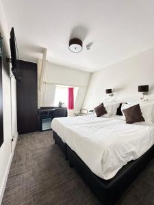Superior Double Room with Canal View room in Prinsengracht Hotel