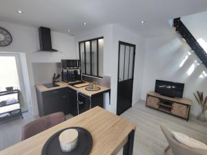 Studio neuf situé au cœur dun bourg paisible