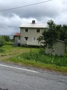 Feriehus med utsikt mot Hoven - Smedvik