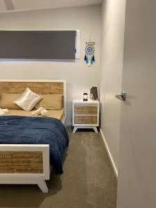 Coastal Hideaway By Lake - Gorokan