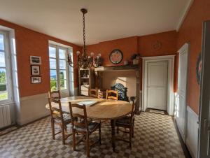 Loue belle demeure dans une grande propriété - 16 couchages, 8 chambres, 320 m2 - 30 min de Vichy