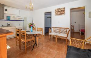 Appartements Awesome Apartment In Afa With Wifi : photos des chambres