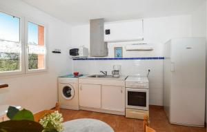 Appartements Awesome Apartment In Afa With Wifi : photos des chambres