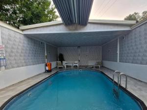 Grandvadi Villa kapalı ısıtmalı havuz