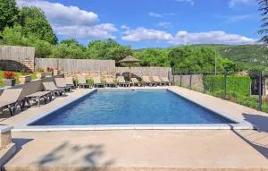 Beautiful Apartment In Vallon Pont Darc - 萨拉瓦