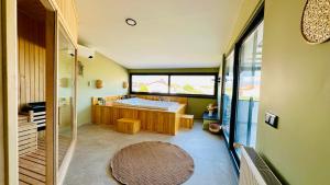 Casa Oliva City 3 with Sauna Jakuzzi Pool & BBQ