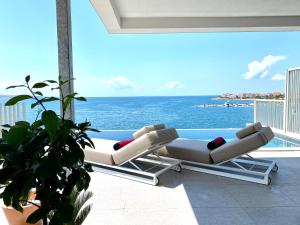 Beachfront luxury apartment - PRIVATE infinity pool, sauna & mini-gym - 4hvězdičkové hotely ve městě Povljana