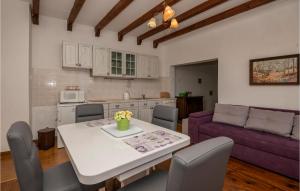 2 Bedroom Nice Home In Baska Voda 