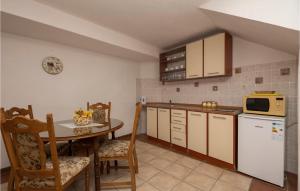 2 Bedroom Nice Home In Baska Voda