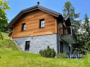 Tomtegl-Bergchalet-No-6-mit-Privatsauna-Infinitypool-Kamin-Fitnessraum-1500m-Seehoehe - 3hvězdičkové hotely ve městě Hochrindl