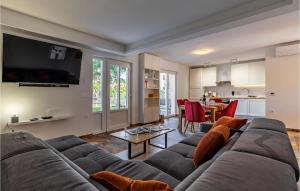 Pet Friendly Apartment In Madulin