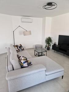 Modern and spacious 2 bedroom apartment 