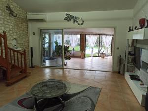 Maison de 225m2 avec piscine, spa et billard