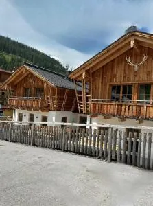 FIRSTpeak Chalets - 扎奥岑湖