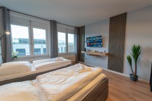 RANGE - 2 Apartments - Küche - WLAN - Netflix - Balkon - 1-6 Personen