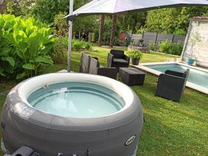Villas Maison de 225m2 avec piscine, spa et billard : photos des chambres