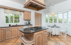 3 Bedroom Gorgeous Home In Cala Bona