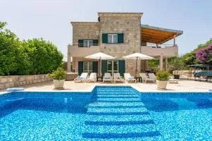 Villa Petmat - with private pool and 6 bedrooms - Gromača