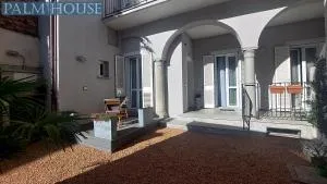 Palm House - كاسلانو