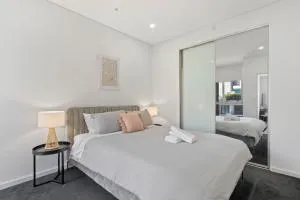 02P Bright 2Bedroom Abnb Style Apt nr Westfield with Free Parking - Merrylands