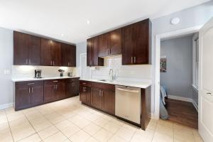 Stylish 2BR Urban Retreat in River West