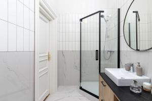 2 - bedroom Apartment with balcony - Rejtana 10