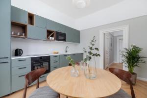 2 - bedroom Apartment with balcony - Rejtana 10