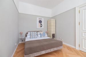 2 - bedroom Apartment with balcony - Rejtana 10