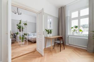 2 - bedroom Apartment with balcony - Rejtana 10