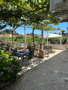 Studio apartment in Trpanj with terrace, air conditioning, WiFi, washing machine 4199-5