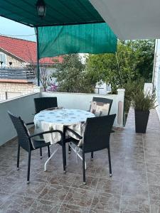 Apartment 4199-2 for 3 people in Trpanj