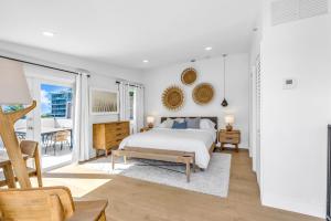 Gorgeous coastal PH with Large Private Terrace