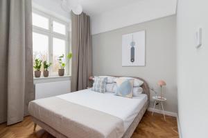 2 - bedroom Apartment with balcony - Rejtana 10