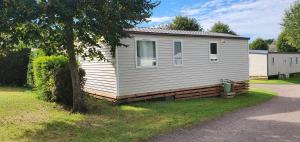 Chalets MHSweetHome Piscine wifi prive TV 3 chambres 6 pers 32m2 : photos des chambres