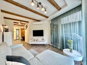 LAKE MOMENTS - Ruby Garden Apartment