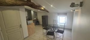 Maisons de vacances Gites de 2 a 11 personnes au Domaine d'USSON : Maison 4 Chambres