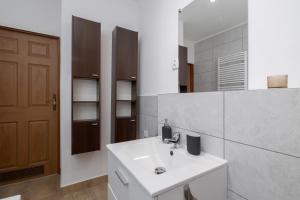 4 bedroom apartment with a balcony - Prochowa 1