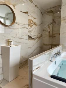 Appartements Le cocon du desir - Balneo et haut de gamme : photos des chambres