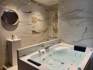 Appartements Le cocon du desir - Balneo et haut de gamme : photos des chambres