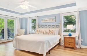 3 Bed Condo Block to Beach 2 Pools Hot Tub