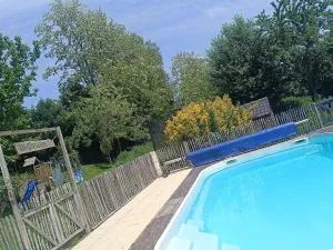 Petit studio avec piscine - Preyssac-dʼExcideuil