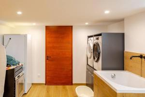 Villas Magnifique Villa avec Jardin et Piscine proche Paris - Sevres : photos des chambres