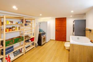 Villas Magnifique Villa avec Jardin et Piscine proche Paris - Sevres : photos des chambres