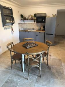 Maisons de vacances Cosy apartment close to beach, great views & pool : photos des chambres