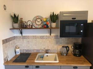 Maisons de vacances Cosy apartment close to beach, great views & pool : photos des chambres