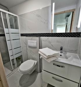 Villas Villa neuve avec Piscine Privee Parc des Calanques 15min Velodrome : photos des chambres